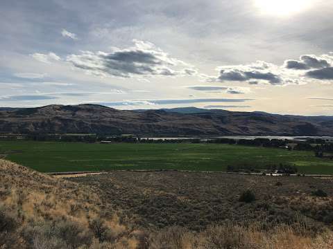 Hiking path to hoodoos Cinnamon Ridge