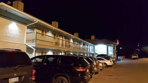 Riverland Inn & Suites